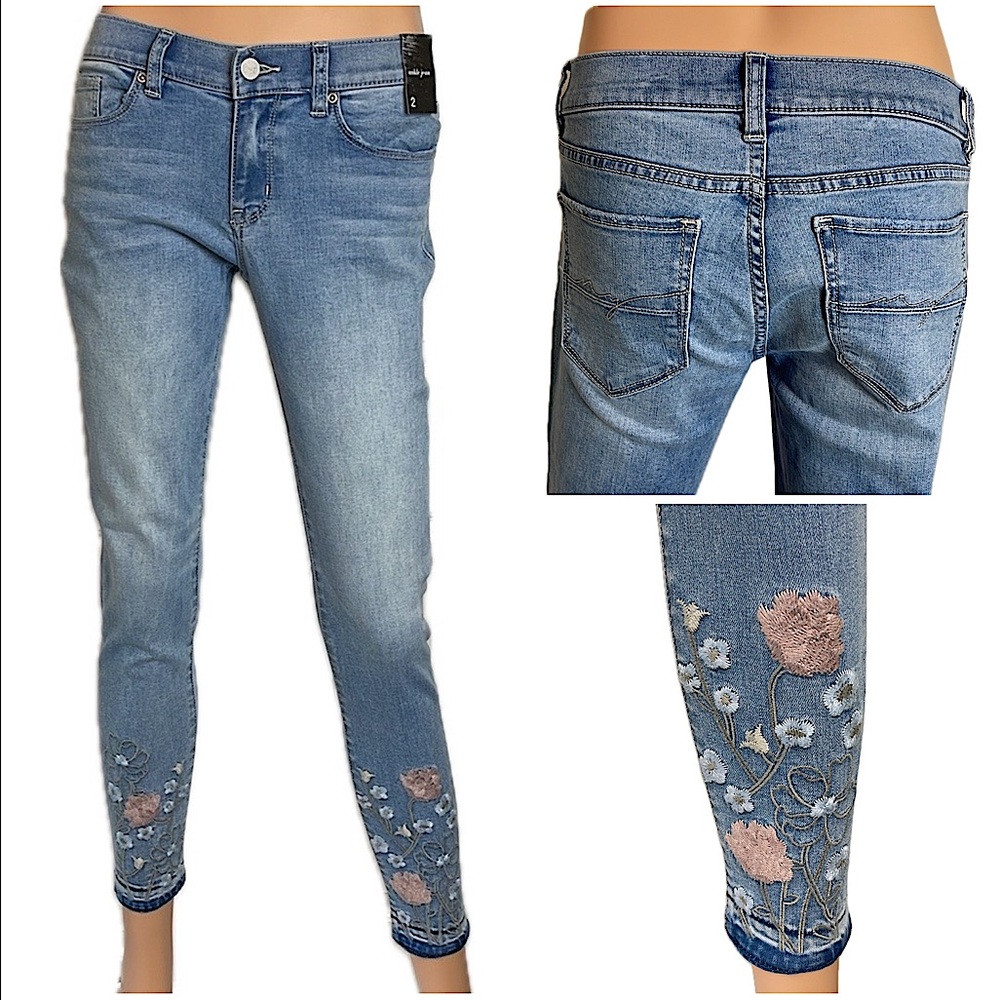 NY&CO SOHO FLORAL EMBROIDERED ANKLE JEANS